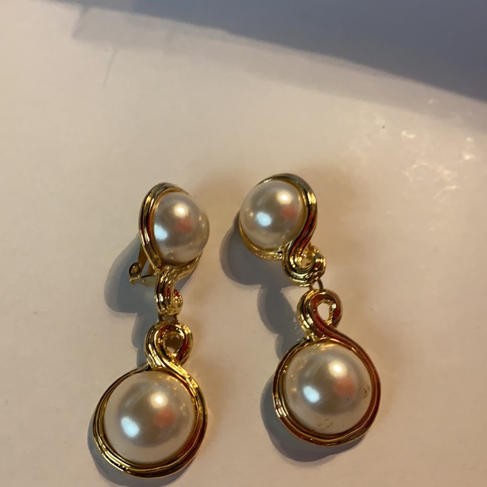 AZZA Costume Pearl clip on earrings new never used perfect wedding attire
